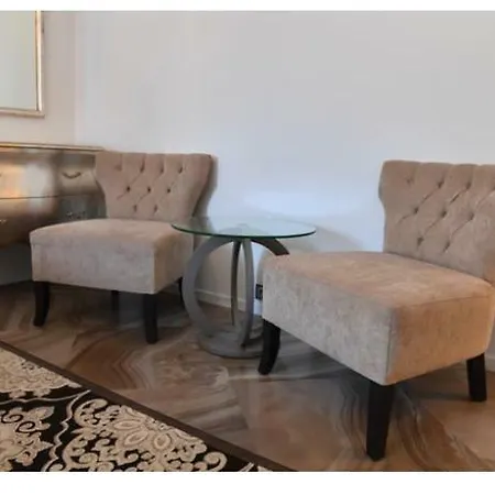 Luxurious In * מונטה קרלו