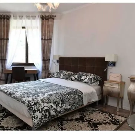 Luxurious In Apartment *