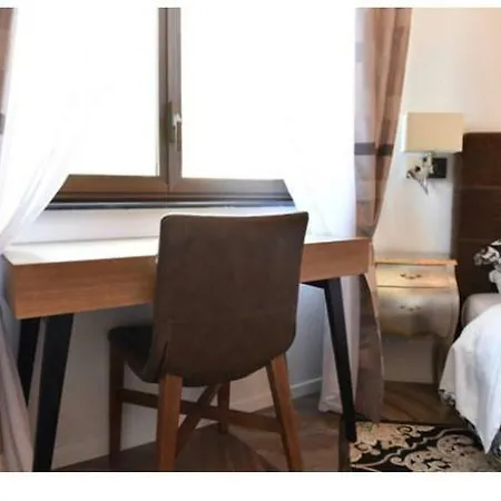 Luxurious In Apartment *