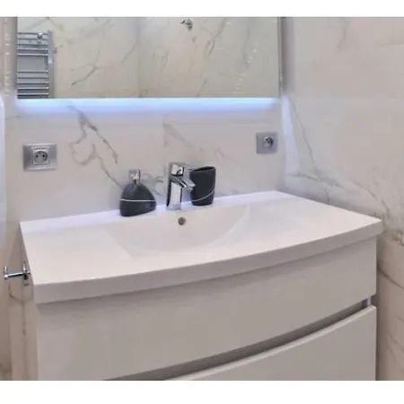 Luxurious In شقة *